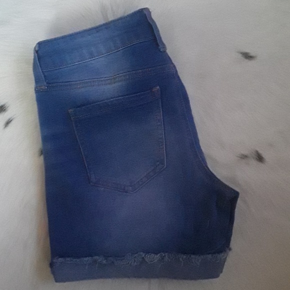 Celebrity pink jean shorts - Picture 7 of 8